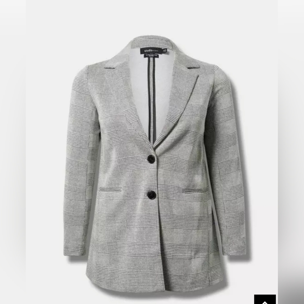 This‎ is a Torrid Studio Double Knit Boyfriend Blazer in a black-and-white plaid